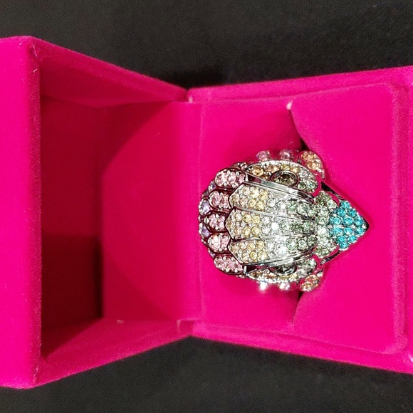 KURT GEIGER LONDON SILVERTONE EAGLE RING SIZE 8 - Picture 4 of 11